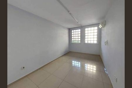 Casa à venda com 154m², 4 quartos e sem vaga