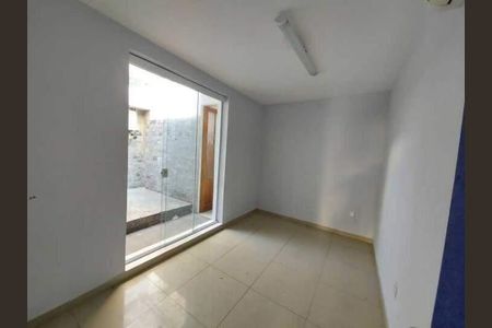 Casa à venda com 154m², 4 quartos e sem vaga