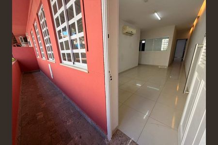 Casa à venda com 154m², 4 quartos e sem vaga
