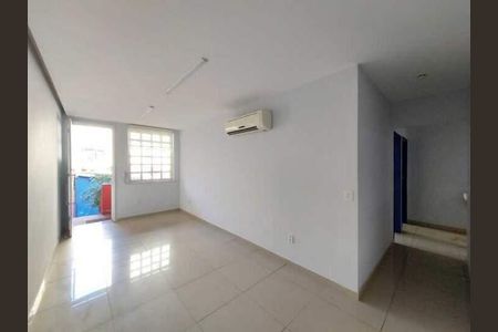 Casa à venda com 154m², 4 quartos e sem vaga