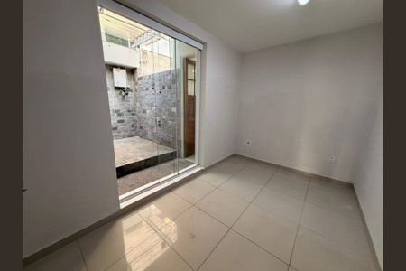 Casa à venda com 154m², 4 quartos e sem vaga