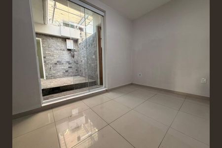 Casa à venda com 154m², 4 quartos e sem vaga