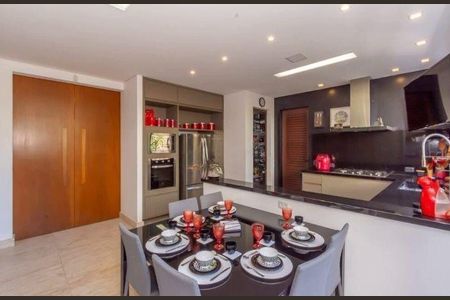 Casa à venda com 537m², 4 quartos e 8 vagas