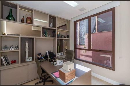 Casa à venda com 537m², 4 quartos e 8 vagas