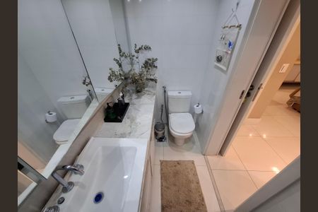 Apartamento para alugar com 110m², 2 quartos e 2 vagasBanheiro da suíte 