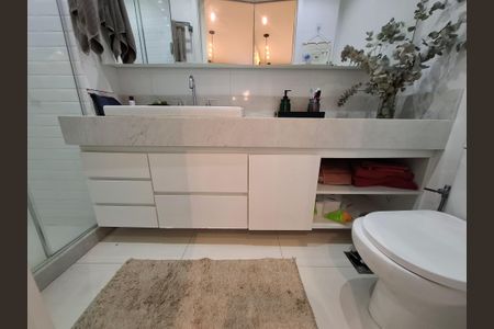 Apartamento para alugar com 110m², 2 quartos e 2 vagasBanheiro da suíte 