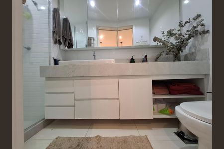 Apartamento para alugar com 110m², 2 quartos e 2 vagasBanheiro da suíte 