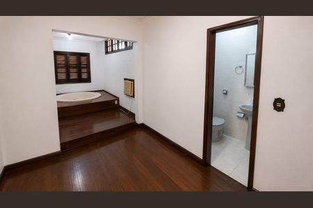 Casa para alugar com 540m², 5 quartos e 5 vagas Casa para alugar com 540m², 5 quartos e 5 vagasBanheiro 1