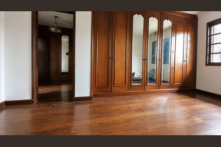 Casa para alugar com 540m², 5 quartos e 5 vagas Casa para alugar com 540m², 5 quartos e 5 vagasQuarto 1