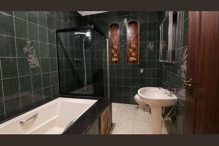 Casa para alugar com 540m², 5 quartos e 5 vagas Casa para alugar com 540m², 5 quartos e 5 vagasBanheiro 2