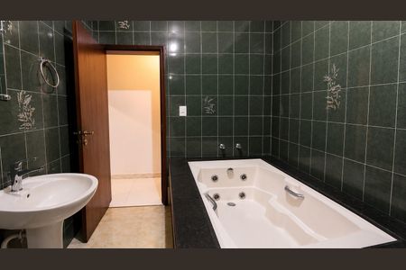 Casa para alugar com 540m², 5 quartos e 5 vagas Casa para alugar com 540m², 5 quartos e 5 vagasBanheiro 2