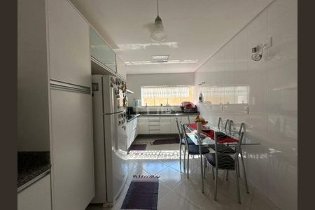 Casa à venda com 228m², 3 quartos e 4 vagas