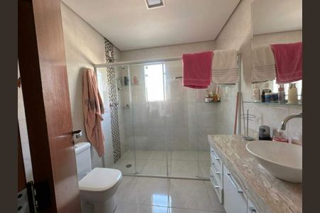 Casa à venda com 228m², 3 quartos e 4 vagas