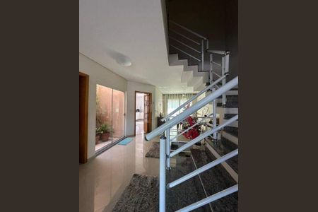Casa à venda com 228m², 3 quartos e 4 vagas