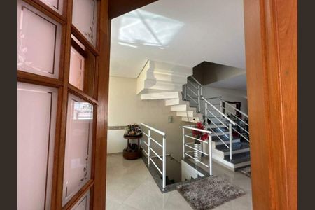 Casa à venda com 228m², 3 quartos e 4 vagas