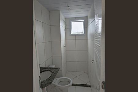 Banheiro de apartamento para alugar com 2 quartos, 46m² em Jardim das Margaridas, Salvador