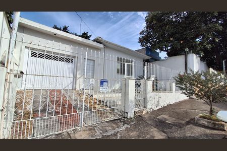 Casa à venda com 234m², 4 quartos e 2 vagasFachada 