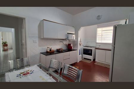 Casa à venda com 234m², 4 quartos e 2 vagasCozinha 