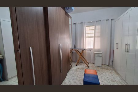 Casa à venda com 234m², 4 quartos e 2 vagasQuarto 2
