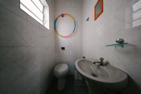 Casa para alugar com 350m², 2 quartos e 1 vaga Casa para alugar com 350m², 2 quartos e 1 vagaBanheiro de serviço