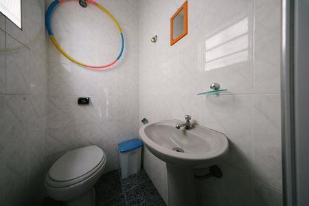 Casa para alugar com 350m², 2 quartos e 1 vaga Casa para alugar com 350m², 2 quartos e 1 vagaBanheiro de serviço