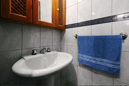 Casa para alugar com 350m², 2 quartos e 1 vaga Casa para alugar com 350m², 2 quartos e 1 vagaBanheiro da Suíte 1