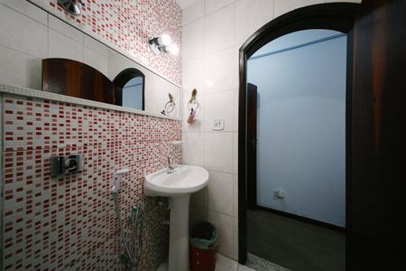 Casa para alugar com 350m², 2 quartos e 1 vaga Casa para alugar com 350m², 2 quartos e 1 vagaBanheiro