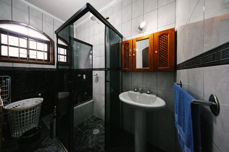 Casa para alugar com 350m², 2 quartos e 1 vaga Casa para alugar com 350m², 2 quartos e 1 vagaBanheiro da Suíte 1