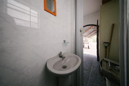 Casa para alugar com 350m², 2 quartos e 1 vaga Casa para alugar com 350m², 2 quartos e 1 vagaBanheiro de serviço
