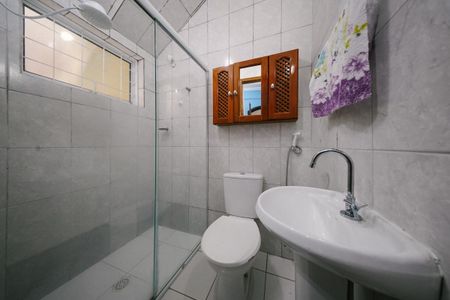 Casa para alugar com 350m², 2 quartos e 1 vaga Casa para alugar com 350m², 2 quartos e 1 vagaBanheiro da Suíte 2