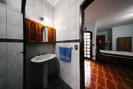 Casa para alugar com 350m², 2 quartos e 1 vaga Casa para alugar com 350m², 2 quartos e 1 vagaBanheiro da Suíte 1