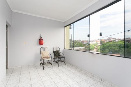 Casa à venda com 170m², 5 quartos e 4 vagas Casa à venda com 170m², 5 quartos e 4 vagasVaranda