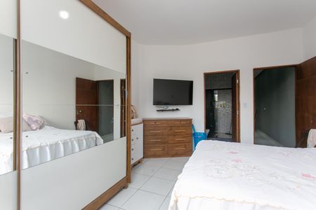 Casa à venda com 170m², 5 quartos e 4 vagas Casa à venda com 170m², 5 quartos e 4 vagasSuíte 5
