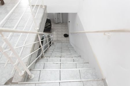 Casa à venda com 170m², 5 quartos e 4 vagas Casa à venda com 170m², 5 quartos e 4 vagasEscada