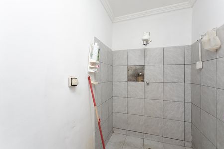 Casa à venda com 170m², 5 quartos e 4 vagas Casa à venda com 170m², 5 quartos e 4 vagasBanheiro da Sute 2