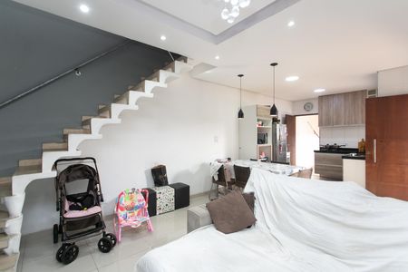 Casa à venda com 170m², 5 quartos e 4 vagas Casa à venda com 170m², 5 quartos e 4 vagasSala 2