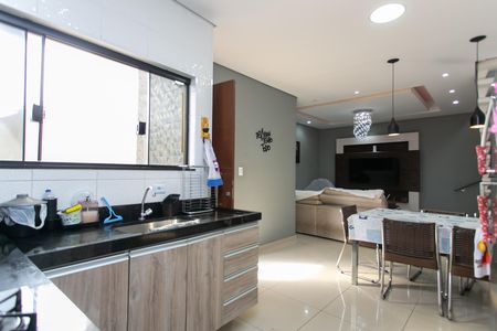 Casa à venda com 170m², 5 quartos e 4 vagas Casa à venda com 170m², 5 quartos e 4 vagasCozinha 2