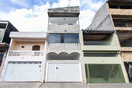 Casa à venda com 170m², 5 quartos e 4 vagas Casa à venda com 170m², 5 quartos e 4 vagasFachada