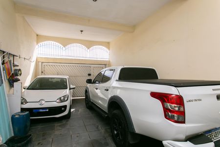 Casa à venda com 170m², 5 quartos e 4 vagas Casa à venda com 170m², 5 quartos e 4 vagasGaragem