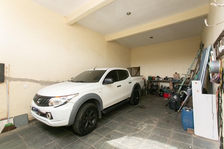 Casa à venda com 170m², 5 quartos e 4 vagas Casa à venda com 170m², 5 quartos e 4 vagasGaragem
