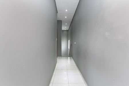 Casa à venda com 170m², 5 quartos e 4 vagas Casa à venda com 170m², 5 quartos e 4 vagasCorredor