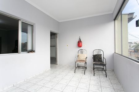 Casa à venda com 170m², 5 quartos e 4 vagas Casa à venda com 170m², 5 quartos e 4 vagasVaranda