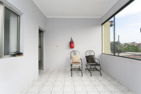 Casa à venda com 170m², 5 quartos e 4 vagas Casa à venda com 170m², 5 quartos e 4 vagasVaranda