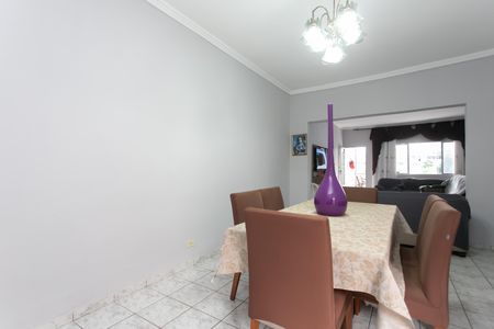 Casa à venda com 170m², 5 quartos e 4 vagas Casa à venda com 170m², 5 quartos e 4 vagasSala de Jantar
