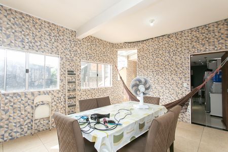 Casa à venda com 170m², 5 quartos e 4 vagas Casa à venda com 170m², 5 quartos e 4 vagasÁrea de Lazer