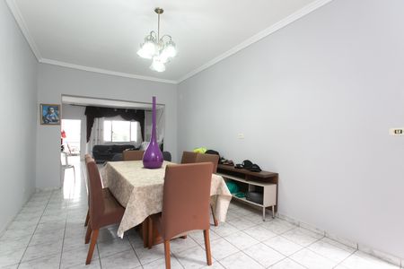 Casa à venda com 170m², 5 quartos e 4 vagas Casa à venda com 170m², 5 quartos e 4 vagasSala de Jantar