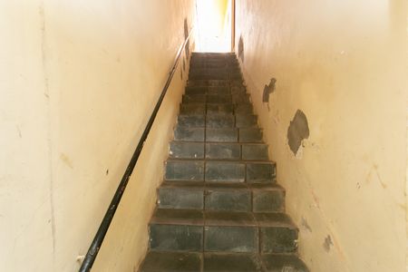 Casa à venda com 170m², 5 quartos e 4 vagas Casa à venda com 170m², 5 quartos e 4 vagasEscada / Entrada