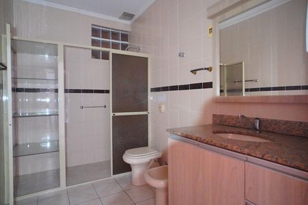 Casa à venda com 450m², 5 quartos e 3 vagasBanheiro 