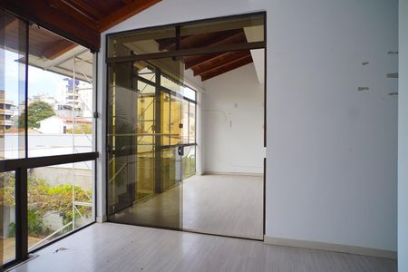 Casa à venda com 450m², 5 quartos e 3 vagasVaranda 