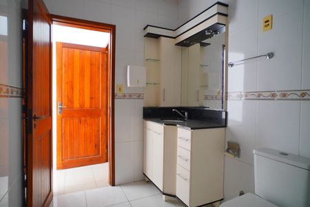Casa à venda com 450m², 5 quartos e 3 vagasBanheiro suíte 